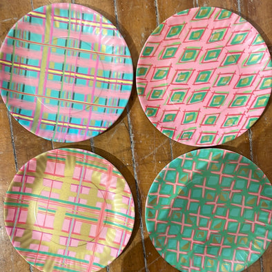 7.5” set of 4 plaid plates